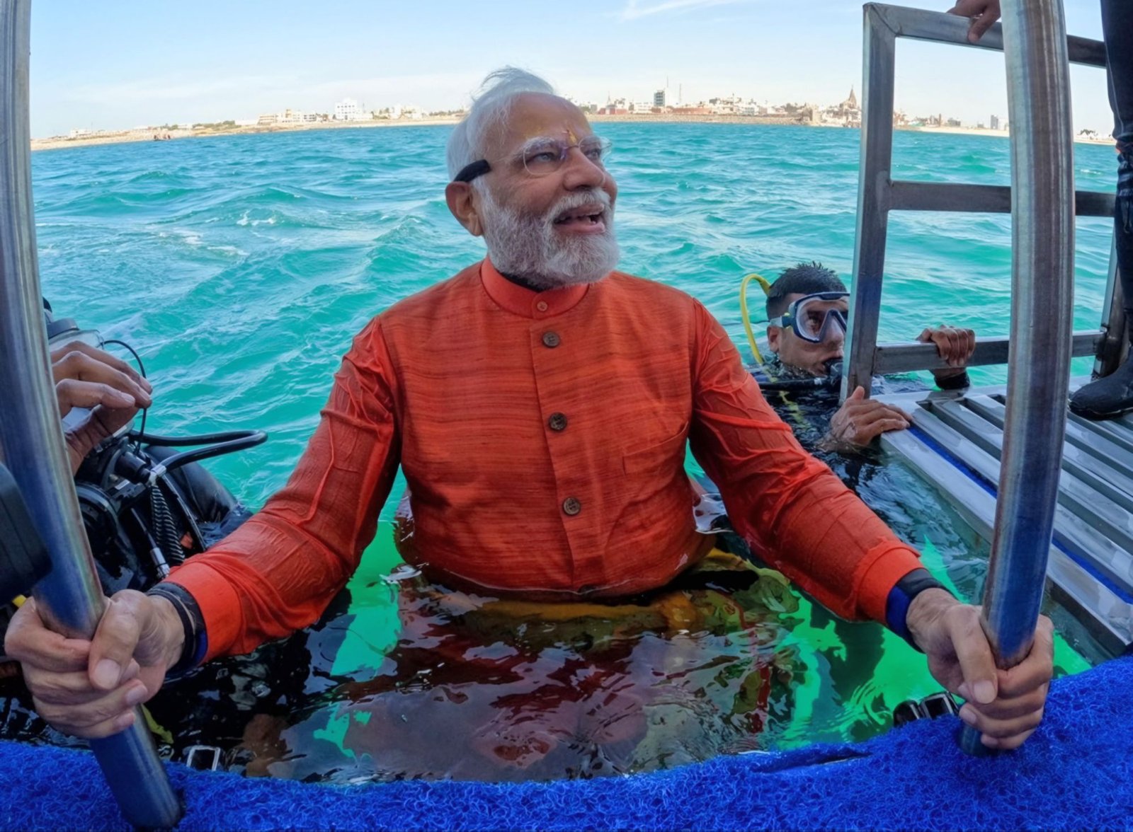 PM Modi Performs Rituals Underwater in Dwarka's Submerged City