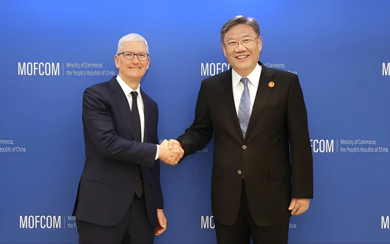 Apple CEO Tim Cook Meets Chinese Minister